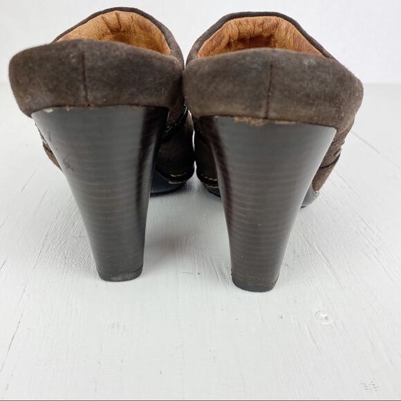 Sofft Suede Mule Size 9 M Brown Metal Studs - Picture 3 of 11